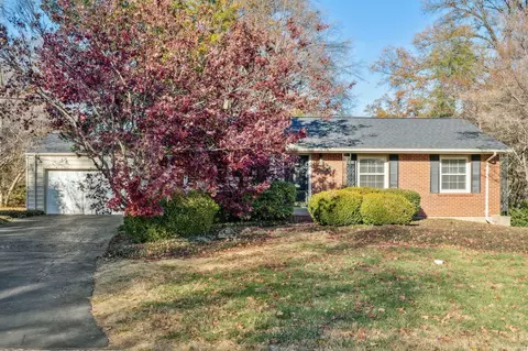 717 Cranbrook Dr, Kirkwood, MO 63122