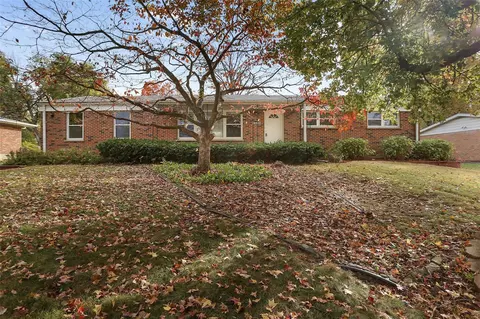 14090 Sunland Dr, Florissant, MO 63034