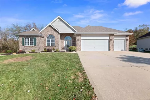 1025 Pleasant Meadow Dr, Lake Saint Louis, MO 63367