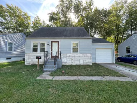 40 Vierling Dr, Saint Louis, MO 63135