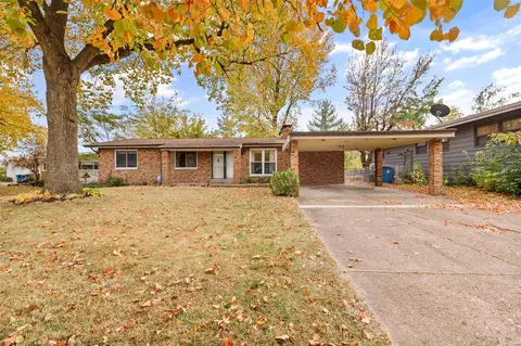 3718 Lan Dr, Saint Louis, MO 63125