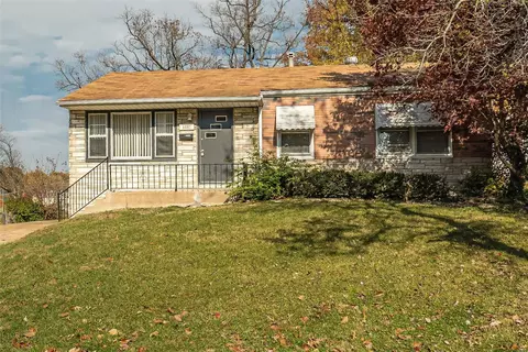 9882 Eastdell Dr, Saint Louis, MO 63136