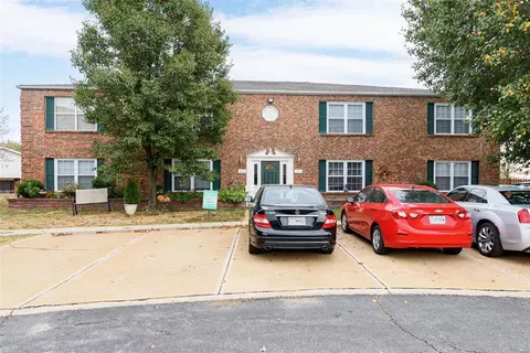 9421 Green Park Gardens Dr #C, Saint Louis, MO 63123