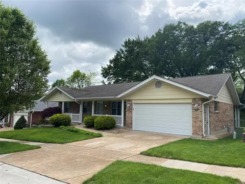 4515 Towhee Ct, Saint Louis, MO 63128
