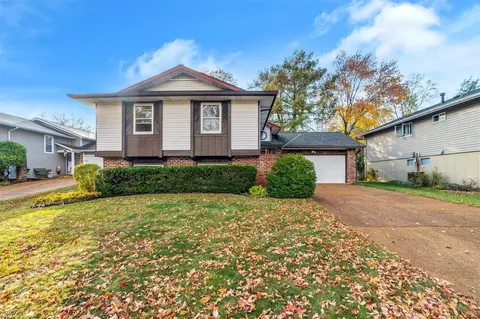 1013 Coatbridge Ct, Manchester, MO 63021