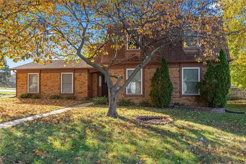 2 Jaquetta Ct, Saint Peters, MO 63376