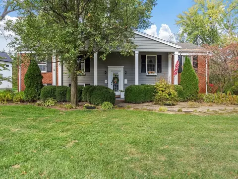 1919 Firethorn Dr, Des Peres, MO 63131