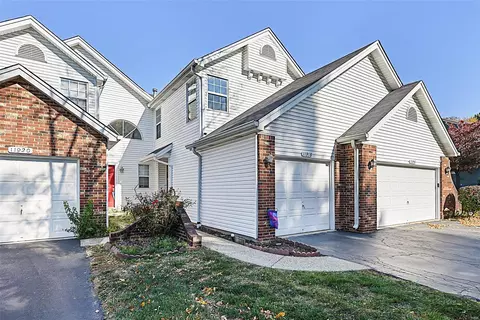 11918 Autumn Lakes Dr, Maryland Heights, MO 63043