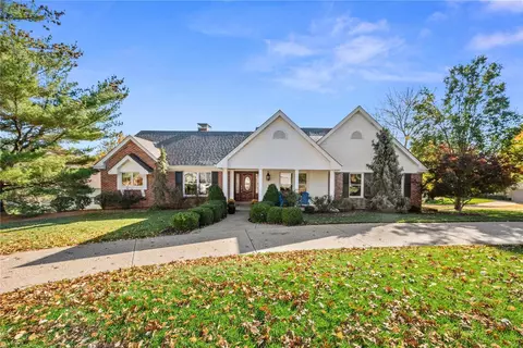 367 W Manor Dr, Chesterfield, MO 63017