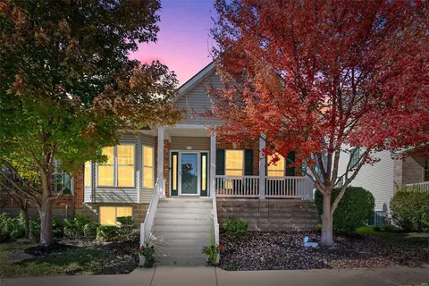 927 Penny Ln, Saint Peters, MO 63376