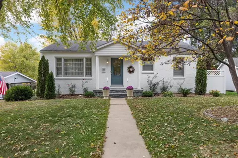 207 S Walnut St, Wentzville, MO 63385