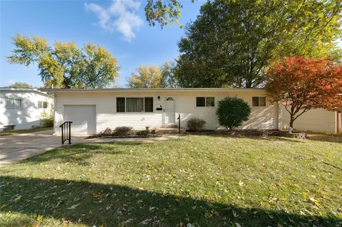 2645 Mockingbird Ln, Florissant, MO 63031