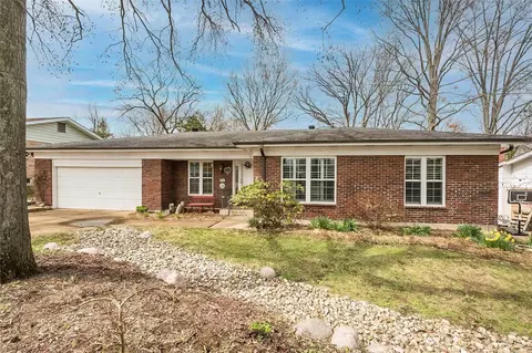 9047 Grant Farm Trl, Crestwood, MO 63126