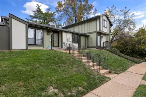 11138 Whispering Oaks Dr, Saint Louis, MO 63136