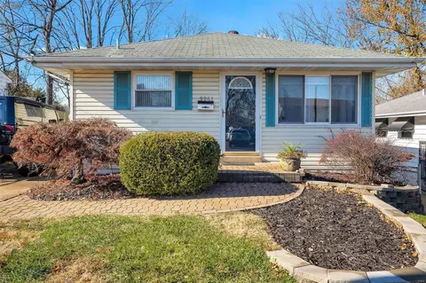 9961 Brook Ave, Saint Louis, MO 63125