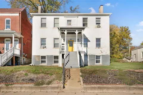 723 N 3rd St, Saint Charles, MO 63301