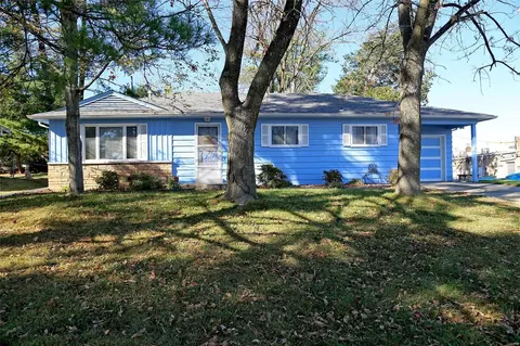 1043 Nana Ln, Saint Louis, MO 63131