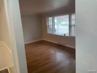 10532 Seaton Dr, Saint Louis, MO 63137 photo 2