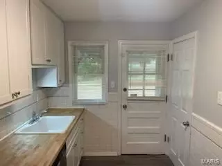10532 Seaton Dr, Saint Louis, MO 63137 photo 3