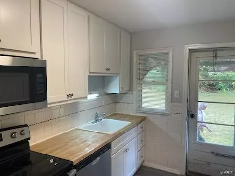 10532 Seaton Dr, Saint Louis, MO 63137 photo 6