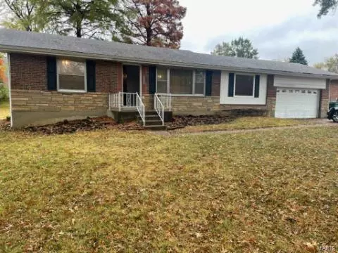 10532 Seaton Dr, Saint Louis, MO 63137