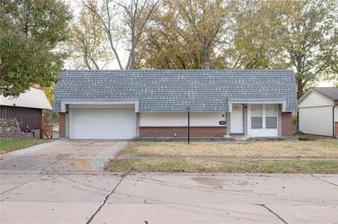 4890 Lockwig Trl, Florissant, MO 63033
