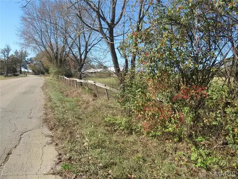 1741 Liberty St, Farmington, MO 63640