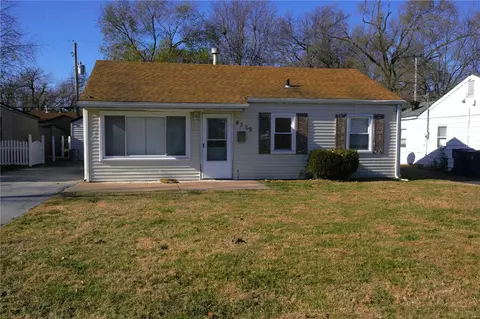 4329 Saint Cecelia Ln, Saint Ann, MO 63074