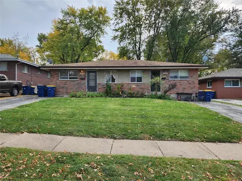 10124 Douglas Ct, Saint Ann, MO 63074