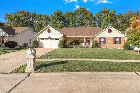 324 Swan Lake Dr, Dardenne Prairie, MO 63368