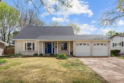 40 Pueblo Dr, Florissant, MO 63033