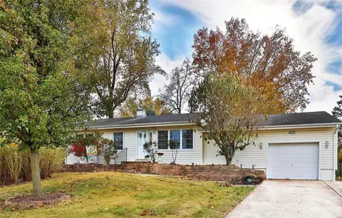 438 Radford Ln, Ballwin, MO 63021