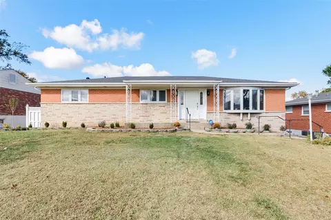 3629 Cordes Dr, Mehlville, MO 63125