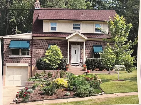 717 Darst Rd, Saint Louis, MO 63135