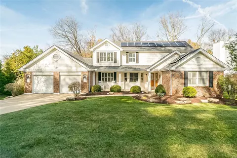 903 Hanna Oaks Ct, Manchester, MO 63021