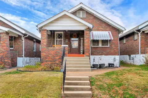 6121 Adkins Ave, Saint Louis, MO 63116