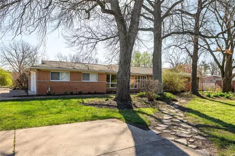130 S New Ballas Rd, Saint Louis, MO 63141