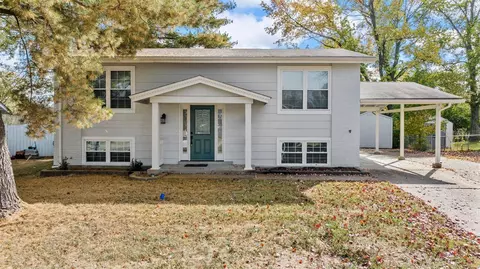 12016 Weshill Ct, Maryland Heights, MO 63043