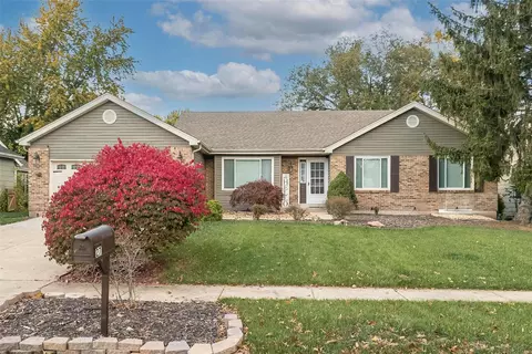 27 Dawnridge Dr, Hazelwood, MO 63042