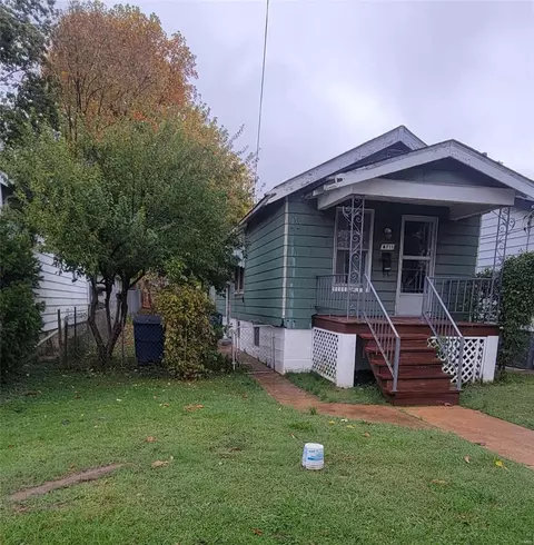 8711 S Grand Ave, Saint Louis, MO 63125