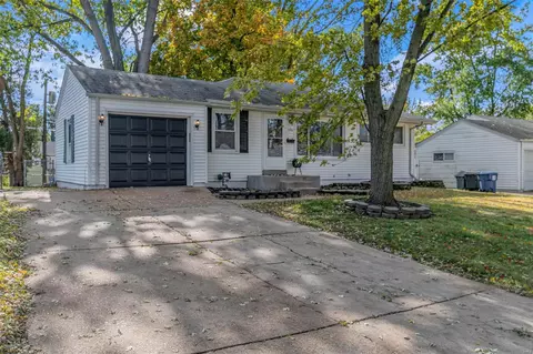 170 Saint Nicholas Ln, Florissant, MO 63031