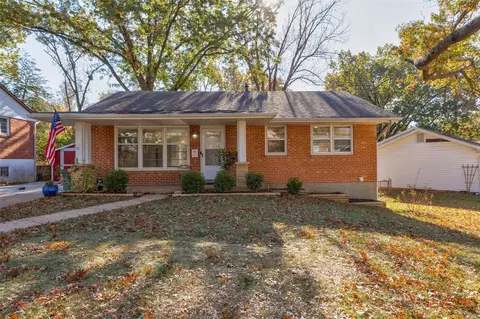 9712 Radio Dr, Saint Louis, MO 63123