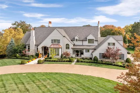 6 Bridle Ln, Saint Louis, MO 63131