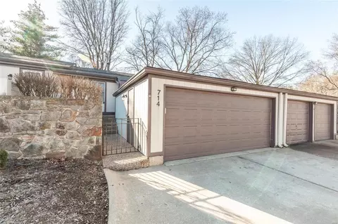 714 Knickerbacker Dr, Manchester, MO 63021