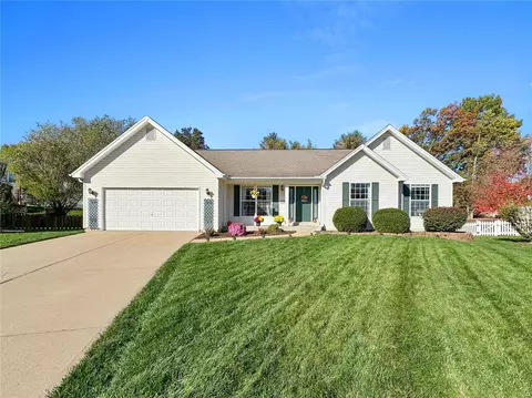 929 Squirrels Nest Ct, Saint Charles, MO 63303
