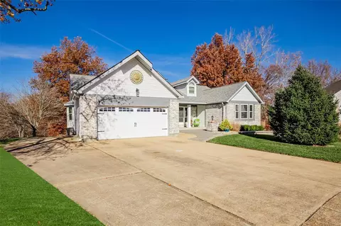 1751 San Martin Dr, Fenton, MO 63026