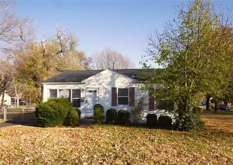 4350 Saint Dominic Ln, Saint Ann, MO 63074