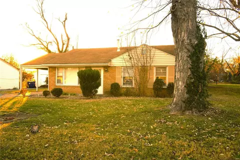 4223 Saint Leonard Ln, Saint Ann, MO 63074