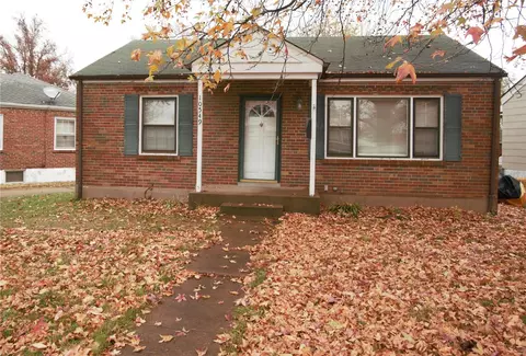 10549 Saint Philip Ln, Saint Ann, MO 63074