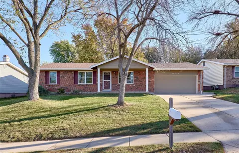 2708 Holiday Ln, Saint Charles, MO 63301